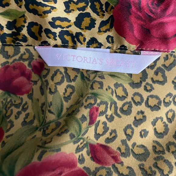 Victoria’s Secret Silky Leopard Red Roses Button Up Shirt - Picture 3 of 10